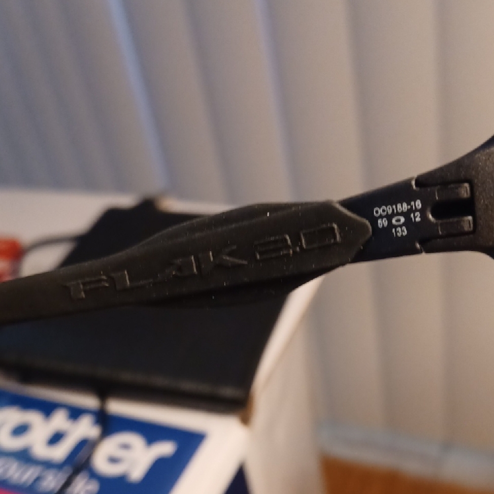 Oakley Flak 2.0 Photochromic Lens Sunglasses w Case NEW - Picture 5 of 6